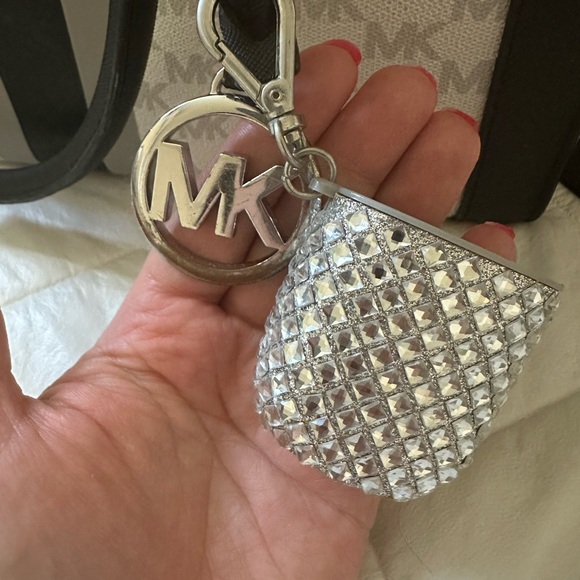 🔥BUNDLE of 4 pieces Authentic Michael Kors Center Stripe - A STEAL OF A DEAL 🔥 - Picture 2 of 16